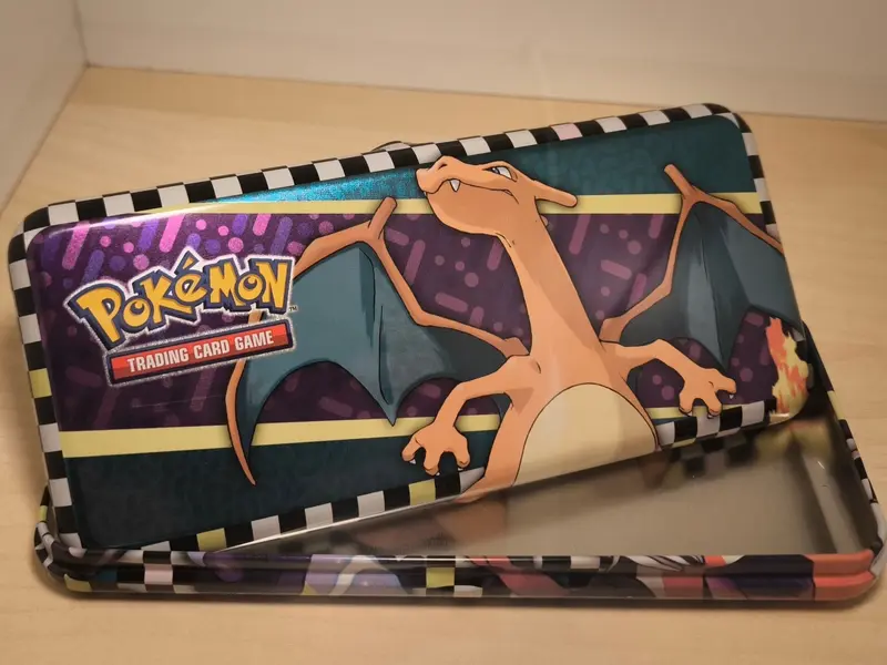 50 Pokémon Karten Stifteetui Set "Glurak"