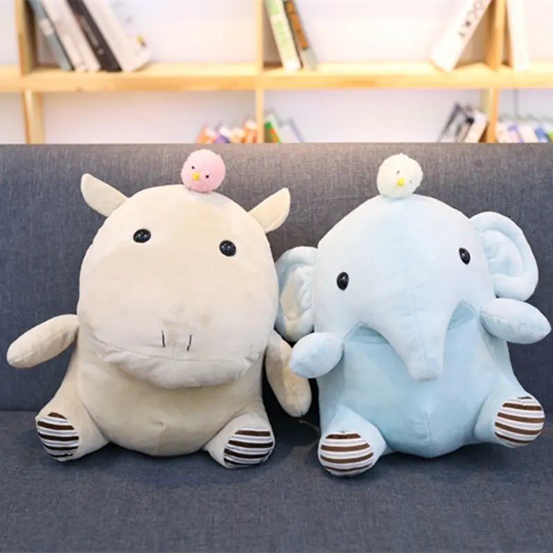 Niedliches Hippo oder Elefanten Kuscheltier Baby mit Decke
